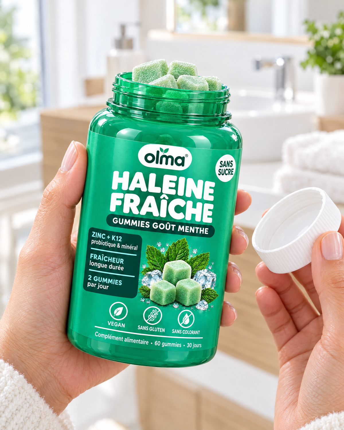 Pot Olma Haleine Fraîche ouvert, tenu en main